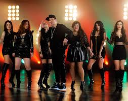 Cast members aidy bryant, kate mckinnon, kenan thompson and cecily strong explained that this year was so crazy, it made a lot of us crazy. kate mckinnon went on to joke that there were so many precautions that if she wanted to hug someone, she had to pull them into a closet and do it in. Saturday Night Live 1975