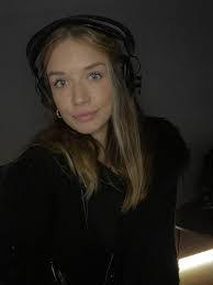 Caroline Jeffries's Instagram, Twitter & Facebook