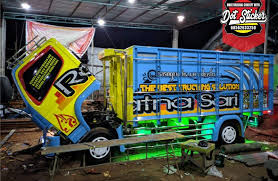 Bikin ngilerdesign stiker rebecca model terbaru dari truck minimalis sensasi. Sticker Truck Biru Dot Printing Dan Cutting Sticker