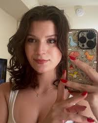 Lily Biggs's Instagram, Twitter & Facebook