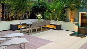Terrasse Garten Idee Mit Terrassendiele Und Sitzecke Garten Zeitgenossische Gartengestaltung Moderne Gartenentwurfe Garten Landschaftsbau