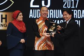 Home / news / majlis anugerah cemerlang 2018. Galeri Anugerah Perkhidmatan Cemerlang Category Majlis Anugerah Perkhidmatan Cemerlang 2016 Kkmm Apc2016 Di Auditorium Perdana Angkasapuri Pada 23 02 2017 Image Majlis Anugerah Perkhidmatan Cemerlang 2016 Kkmm Apc2016 Di Auditorium Perdana