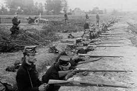 Von oktober 1914 bis weit ins jahr 1918 liegt die flandrische stadt ypern unmittelbar im frontgebiet und nahezu täglich unter granatenbeschuss. Sir Christopher Clark Es Hatte Nicht Unbedingt Zu Einem Weltkrieg Kommen Mussen Geo