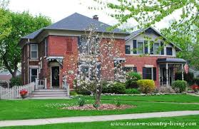 Historic Homes In St Charles Illinois Town Country Living Historic Homes Chicago Suburbs Historic Home
