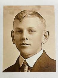 Micah Davids's Instagram, Twitter & Facebook