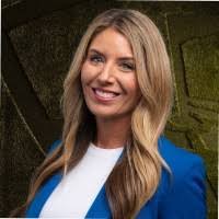 Lacey Dickens's Instagram, Twitter & Facebook