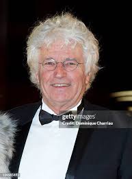 Shah Ruth Khan receives a lifetime achievement award from Ouda Rihani...  News Photo