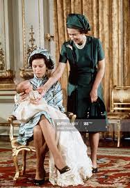 Nachrichtenfoto Queen Elizabeth Ii With Princess Anne And Her Queen Elizabeth Grandchildren Elizabeth Ii Her Majesty The Queen