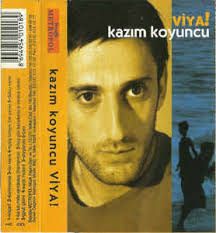 Geleneksel karadeniz müziği ile rock'n roll müziği sentezleyerek kendi tarzını yaratan laz müzisyenidir. Kazim Koyuncu Viya 2001 Cassette Discogs