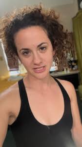 He likes to play with danger… 😂🔥