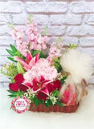 A beautiful flower for the hanging basket, it stands out with its starry white flowers that match really well with the dark and glossy green foliage. F17 Fruits Flowers Basket Sameday Flower Delivery To Malaysia Only Love Florist Gifts