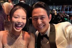 Lee Jung Jae Dapat Kiriman Hadiah dari Jennie BLACKPINK