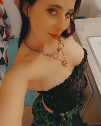 Luna Brady (@playfulkittenofmidnight) • Threads, Say more