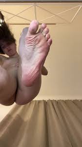 Admiring the Soles of the Feet: PAWG, Legs, Foot Fetish, Solo, Amateur Porn  | Faphouse