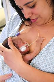 Apenas metade dos recém-nascidos internados em unidades neonatais no Brasil  têm acesso ao leite materno