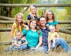 Poses For Family Of 7 Google Search Photography Poses Family Family Photo Pose Family Picture Poses