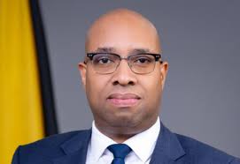 Minister Shaw and student Vanessa Plummer plant lychee tree