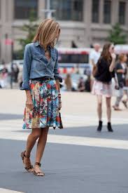 Chemise En Jean Comment Porter La Chemise En Jean Chemise Comment En Jean Street Style Summer Outfits Street Style Chic Paris Fashion Week Street Style