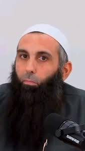 { ۞إِنَّ ٱلصَّفَا وَٱلۡمَرۡوَةَ مِن شَعَآئِرِ ٱللَّهِۖ فَمَنۡ حَجَّ  ٱلۡبَيۡتَ أَوِ ٱعۡتَمَرَ فَلَا جُنَاحَ عَلَيۡهِ أَن يَطَّوَّفَ بِهِمَاۚ  وَمَن تَطَوَّعَ خَيۡرٗا فَإِنَّ ٱللَّهَ شَاكِرٌ عَلِيمٌ }, ...