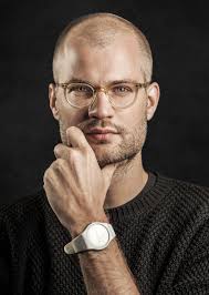 Vreemde eend in de bijt