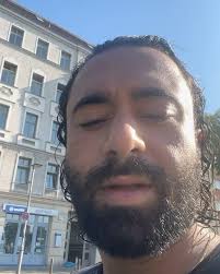 2024 Q3/Q4:, Viele Handshakes, überall viel, aber niemals da.,  @sharonayyyy, @alexiakafr