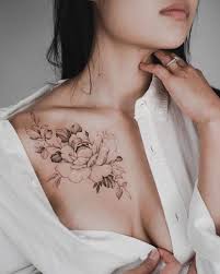 Một nữ sinh lớp 11 của một trường tư thục ở tỉnh đồng nai đã tự nguyện xin rút hồ sơ, chuyển trường trong năm học tới vì lỡ làm lộ hình xăm ở ngực, vi phạm nội quy nhà trường. Hinh XÄƒm á»Ÿ Ngá»±c Cho Ná»¯ Mini Ä'áº¹p 1001 Tattoo Ngá»±c Ná»¯