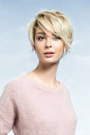 Cet engouement a perduré jusqu'à l'année 2008, surtout quand la la coupe boule reste un style de coiffure tendance pour l'année 2009. Coupe Boule Degradee Par Saint Algue