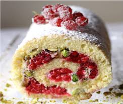 La Buche De Noel Legere Framboises Pistaches Au Mascarpone Est Une Buche Composee D Une Genoise Garn Recette Noel Plat Recette Dessert Noel Recette Gateau Noel