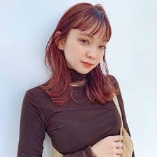 リバースカールミディアムレイヤー 表参道の美容室 lora garden ロラドットガーデン スタイリスト 椛沢 柚希 カバサワ ユズキ のヘアスタイル 髪型 ヘアカタログ lala ララ 髪色 オレンジ ヘアスタイル レッドヘアカラー