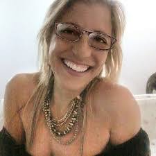 Rosa Moreira's Instagram, Twitter & Facebook