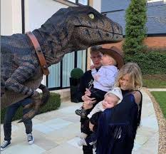 En dat komt heel goed uit want hij en zijn vrouw michèle verwachten een tweede kindje. Kevin De Bruyne Transforme Sa Maison Pour L Anniversaire De Son Fils Photos