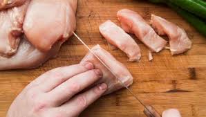 Añade el pollo, sazona y cocina 10 minutos más. Los Errores Que Todos Cometen Al Cocinar El Pollo Carnes Recetas Secretos De Cocina Estados Unidos Eeuu Usa Mexico Cuarentena Util Utilitarios Gastronomia Correo