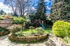 Check spelling or type a new query. I M Renting A Flat Who Should Pay For The Garden To Be Maintained