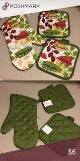 Set of 2 fabric printed kitchen oven mitts mittens gloves red wine bread cheese. Kitchen Oven Mitten Set Oven Mittens Kitchen Oven Mitten