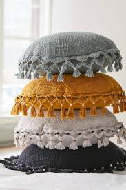 Gemma Fringed Round Throw Pillow Almofadas Coloridas Almofadas Boho Almofadas Verdes