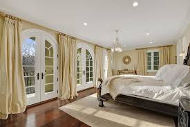 38 Gorgeous Master Bedrooms With Hardwood Floors Luxury Bedroom Master Master Bedroom Design Traditional Master Bedroom Decorating Ideas