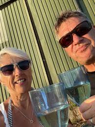 Stand up paddleboarding in Portchester in Fareham, Hampshire ⚓️🏰🥾 Over  the weekend we headed to a first time spot for paddleboarding for us which  is a popular spot for locals in Portchester.