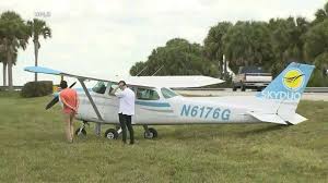 Pilot guides flight instructor through emergency landing onto Florida  highway