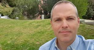 Escriure em permet crear mons i històries que no puc viure en la realitat  quotidiana”