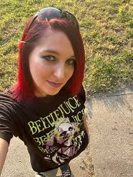 🌹Hi I'm looking for a new friend, I don't care where you're from Give me a  little hello,It means a lot to me. And a little hello can grow a love that