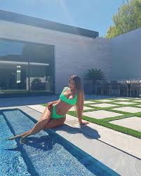 Reality television series keeping up with the kardashians from 2007 to 2021 and is the founder and owner of cosmetic company kylie cosmetics. Kylie Jenner S 29million Home Is Basically A Luxury Resort Hello