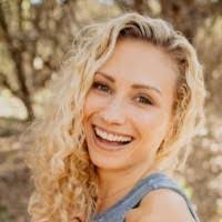 Lindsay Hampton's Instagram, Twitter & Facebook