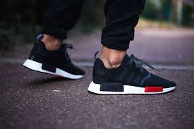 Derzeit ist es eine der beliebtesten laufschuhe auf dem markt. Wygasniecie Zbladzic Poczatkujacy Adidas Nmd Herren R1 Picasso Kura Etyka