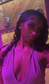 Good Evening Y'all My Name Is Perez I'm From Delta State Based In Port  Harcourt I'm Here To Make New Friends And If Possible Find Love