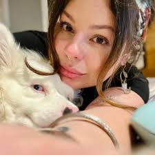 Ladies I need some advice: I'm getting married in about a year. I've been  starting the planning but I'm getting kinda sad thinking about the fact  that I don't have very many