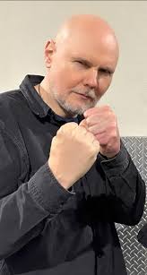 Love the feels of when the violin hits when "Sailing" by Christopher Cross  starts. Goosebumps...