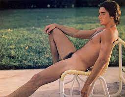 Dazzling and Alluring: Sam J Jones Poses Nude with Confidence