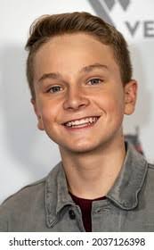 2+ Hundred Hollywood Berg Royalty-Free Images, Stock Photos & Pictures