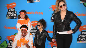 The television presenter has celebrated the birth of four kids from three separate mothers over the past year and still allegedly has another on the way with model alyssa scott. Mariah Carey And Nick Cannon Match Twins Monroe And Moroccan At 2018 Kids Choice Awards Pics Entertainment Tonight