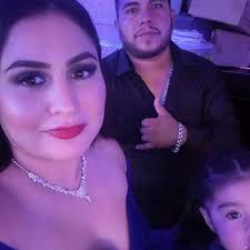 Creen que nacimos ayer y no sabemos usar Facebook? ¡Pues no! Por eso  tomamos la decisión de robarnos las redes de #KFC para decirles qué es lo  que realmente queremos de regalo